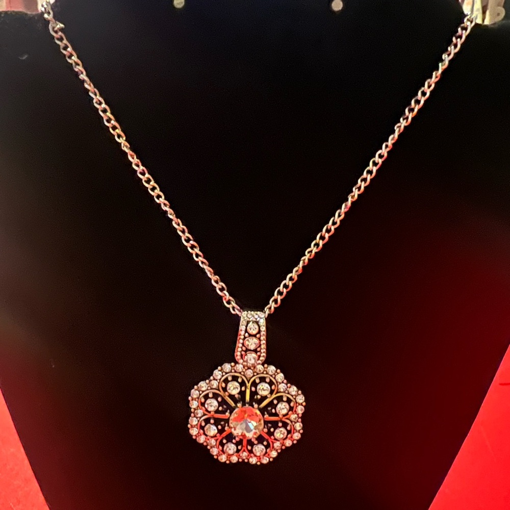 Elegant Silver Pendant Necklace